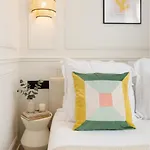 Poeticstay - Saint Lazare Апартаменты *