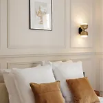 Апартаменты Poeticstay - Saint Lazare Париж