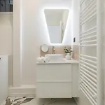 Апартаменты Poeticstay - Saint Lazare Париж