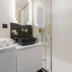 Poeticstay - Saint Lazare Париж