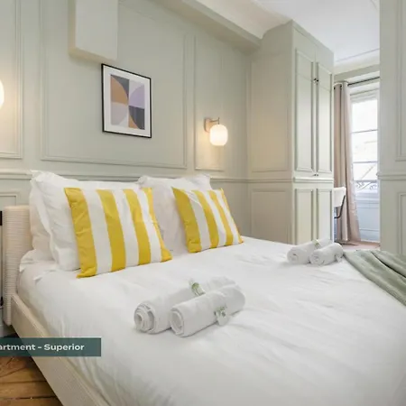 Poeticstay - Saint Lazare Parijs