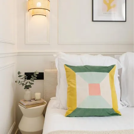 Poeticstay - Saint Lazare Appartement *