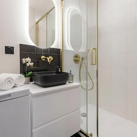 Poeticstay - Saint Lazare Parijs