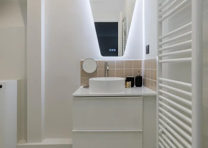 Poeticstay - Saint Lazare Апартаменты