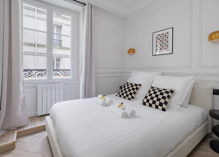 Poeticstay - Saint Lazare * Париж