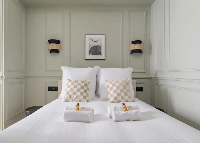 Poeticstay - Saint Lazare Париж