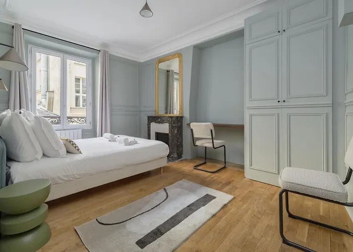 Poeticstay - Saint Lazare Париж