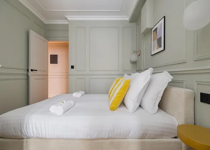 Poeticstay - Saint Lazare Париж